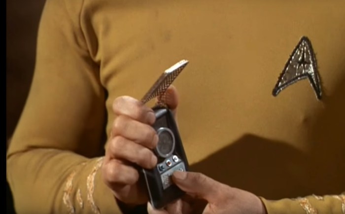 Screenshot aus dem Video Star Trek - Ode to the communicator HTTPS://YOUTU.BE/NZNZW6AHCMY